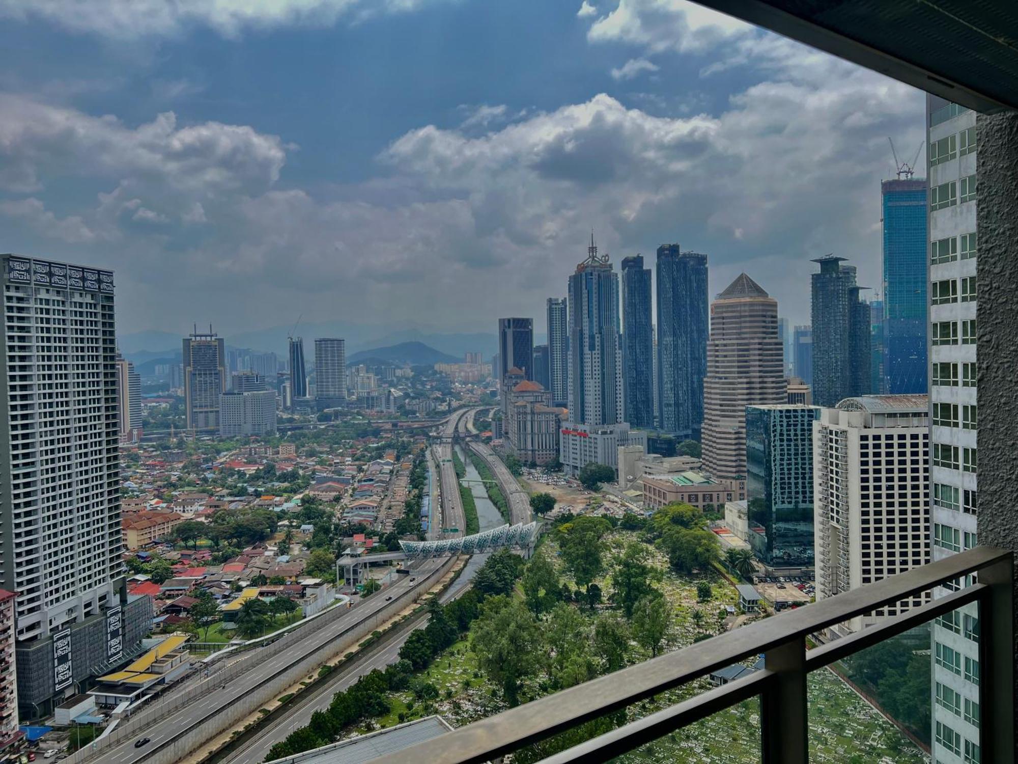 Summer Suites Klcc By Victorians Куала-Лумпур Екстер'єр фото